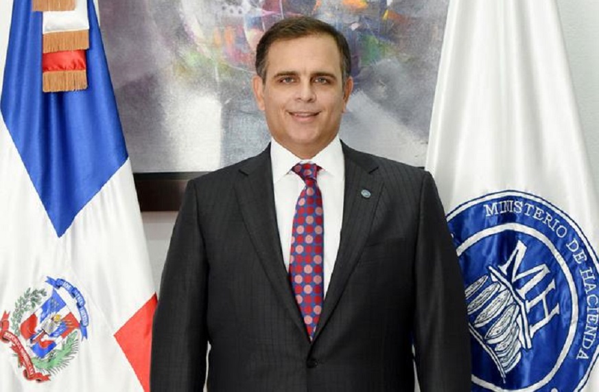 Jo¬chi Vicente, ministro de Hacienda, anuncia colocación de bonos.