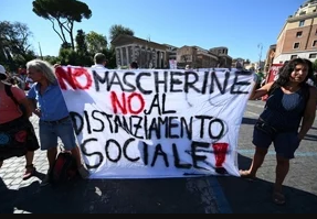 Protestan contra las mascarillas y vacunas en Roma