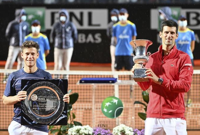 Tenis: Djokovic amansa a Schwartzman y se corona en Roma