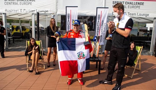 Piloto Jimmy Llibre gana tercera carrera del Porsche Central Europe