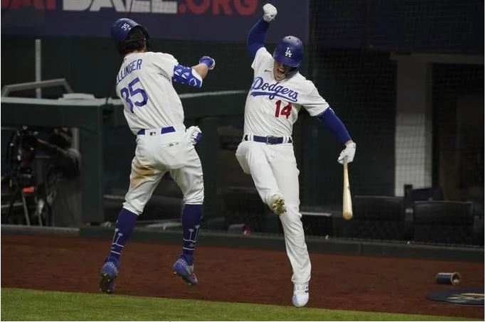 Jonrón de Bellinger envía a los Dodgers a la Serie Mundial