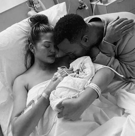 John Legend y Chrissy Teigen pierden al bebé.