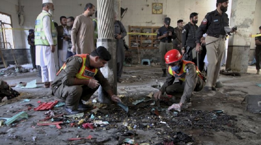 Pakistán: 8 muertos y 136 heridos en el ataque a una escuela