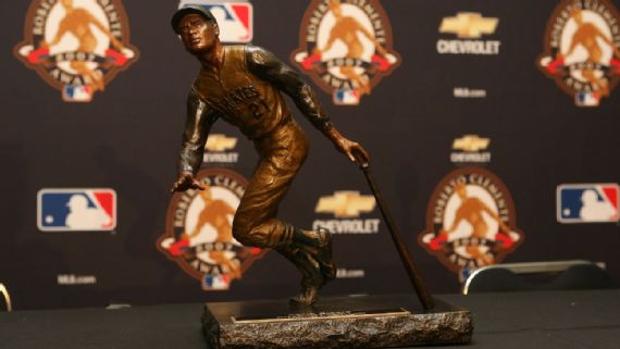 MLB pospone entrega premios Hank Aaron y Roberto Clemente.