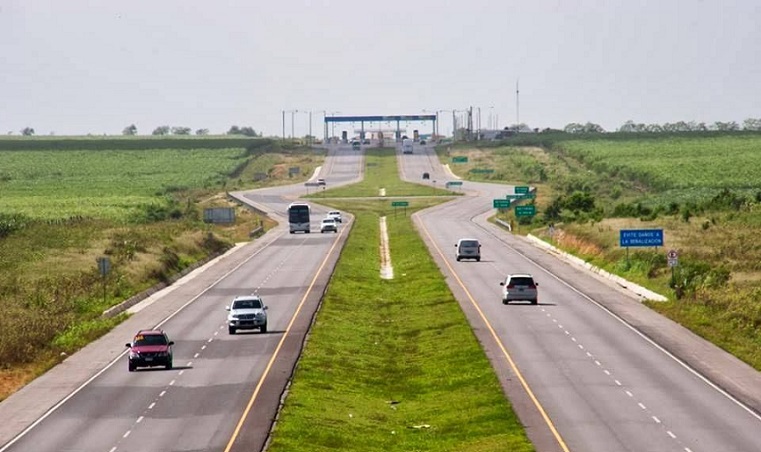 Roban barandillas de Autovía del Este.