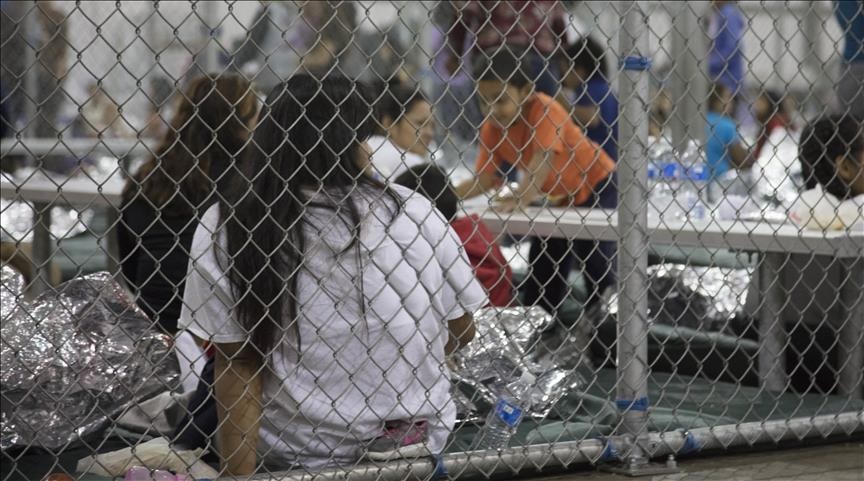 Niños migrantes retenidos en jaulas en EE.UU.