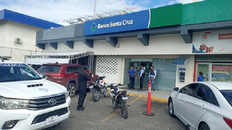 Sucursal del Banco Santa Cruz que opera en Santiago. (Fuente: Onelio Domínguez/LD)