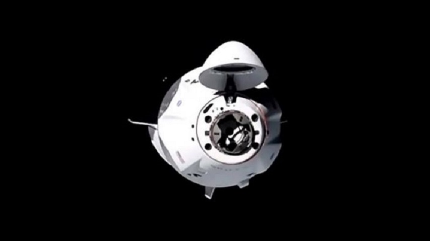 La cápsula de SpaceX se acopla con éxito a la Estación Espacial Internacional.