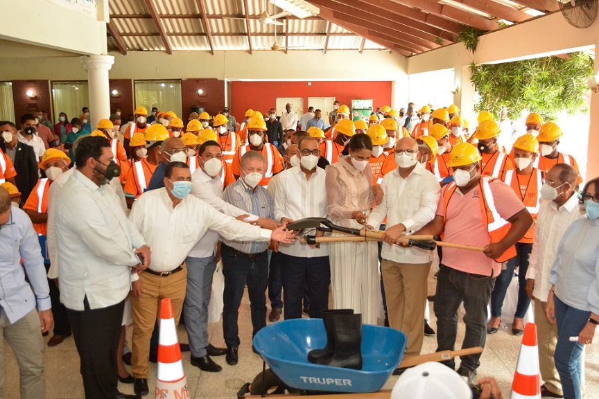 Ministro Obras Públicas inaugura programa Peón Caminero en La Altagracia.