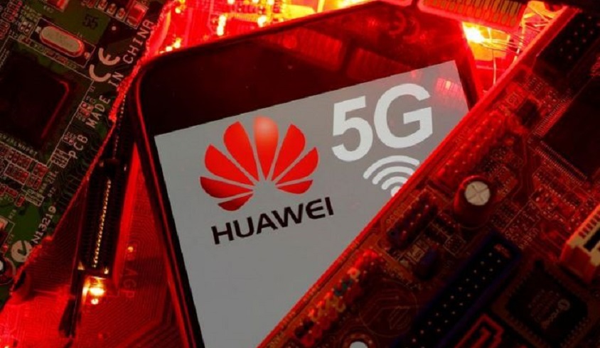 Un teléfono inteligente con el logo de la red Huawei y 5G. (Fuente: Reuters)