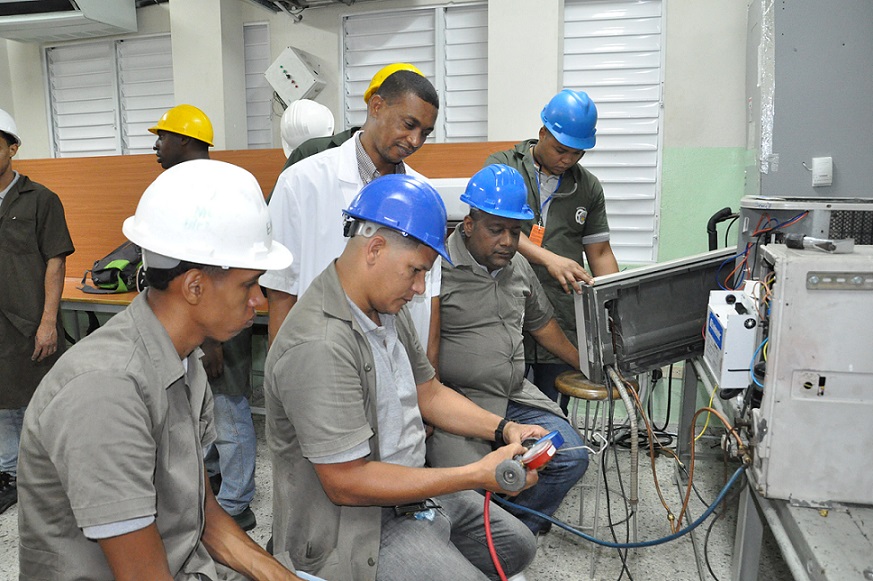 ANACECATEP advierte colapso cursos técnicos en RD.