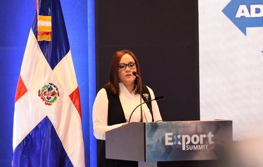 Elizabeth Mena directora Adoexpo durante export Summit.