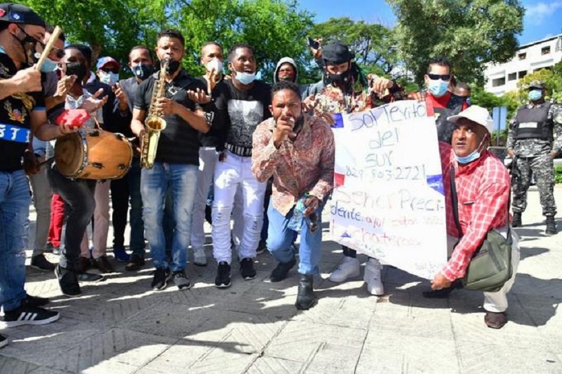 Protesta de artistas frente al Palacio Nacional. (Foto: José Maldonado / LD)