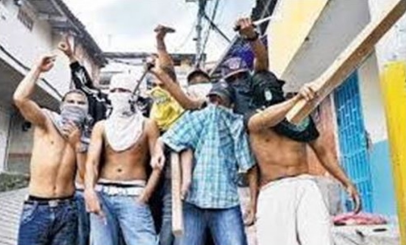 Banda amenaza residentes Residencial Las Américas.