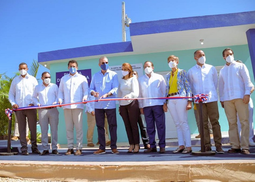 Presidente entrega planta de aguas residuales en municipio Luperón.