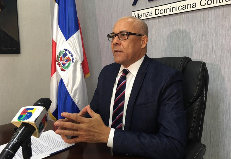 Julio De la Rosa asume nuevamente presidencia ADOCCO