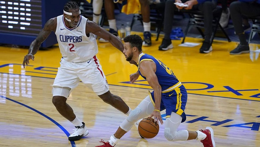 Warriors superan a Clippers de la mano de Curry.