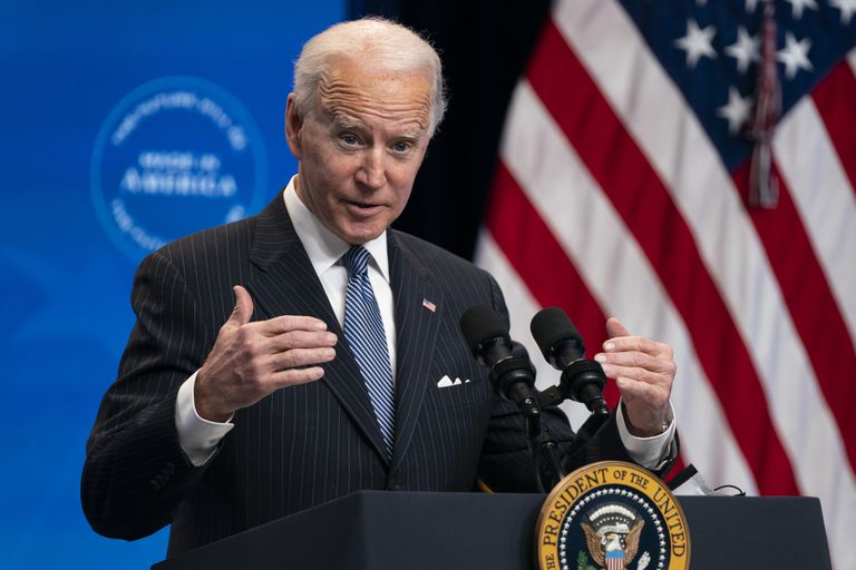 Joe Biden pide aprobar incentivo económica para enfrentar efectos covid-19.