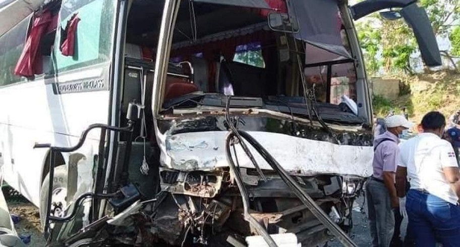 Tres personas pierden la vida en accidente de tránsito en Baní.
