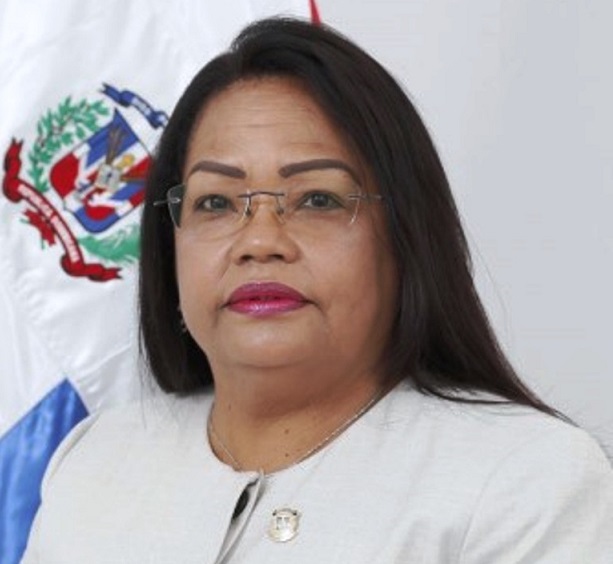 Diputada Servia Iris Familia pide trato preferencial para dominicanos diáspora.