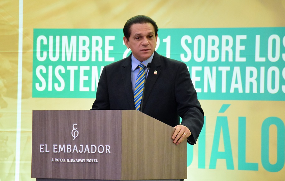 Ministro Daniel Rivera recomienda población mejorar nutrición.