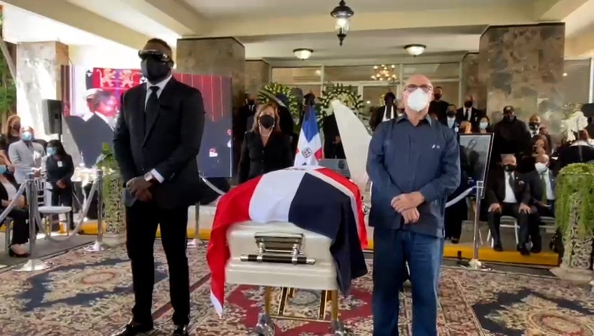 Hipólito Mejía acude funeral Johnny Ventura.