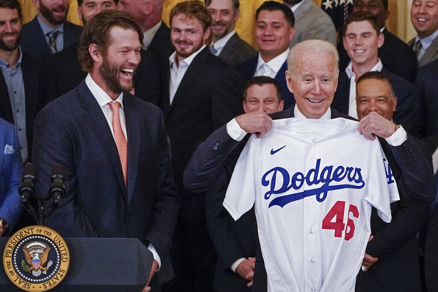 Equipo campeón de los Dodgers visita la Casa Blanca.