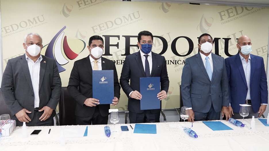 FEDOMU y MITUR suscriben acuerdo para desarrollar turismo en municipios.