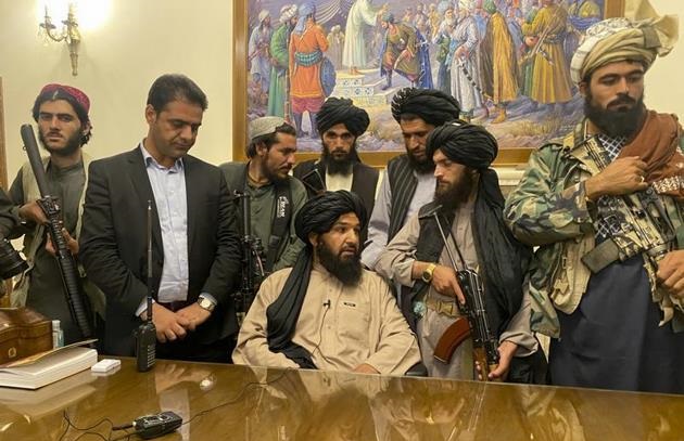 Talibanes buscan formar Gobierno en Afganistán.