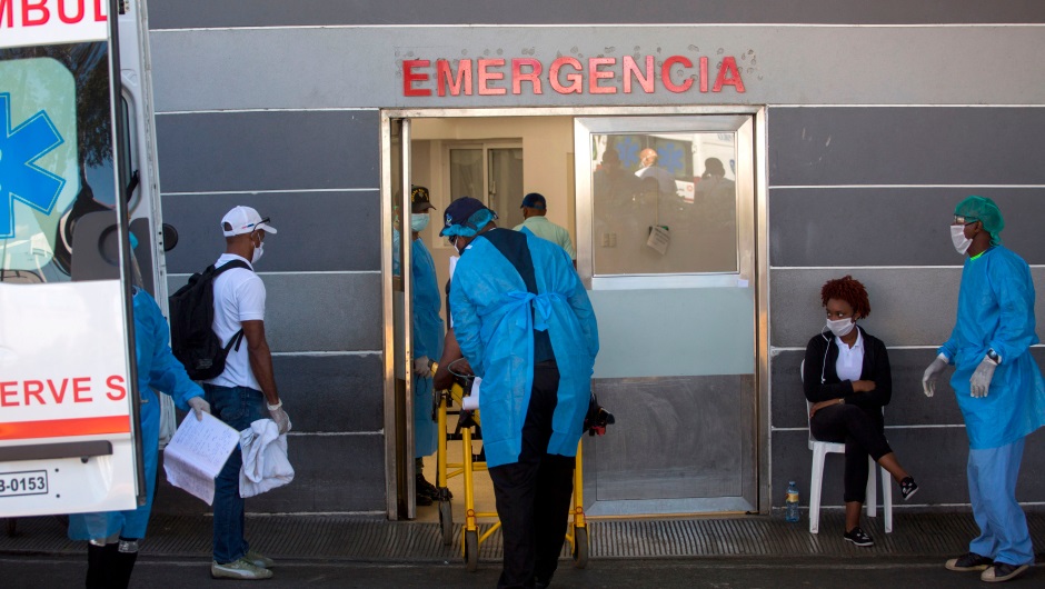 Un paciente es trasladado en un hospital de República Dominicana. (Fuente: Getty images)