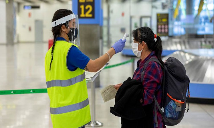 España prorroga orden de cuarentena a viajeros.