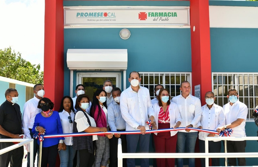 Director Promese/Cal inaugura farmacias en San Juan.