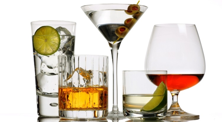 Sociedades médicas favorecen gravamen a bebidas azucaradas y alcohol.