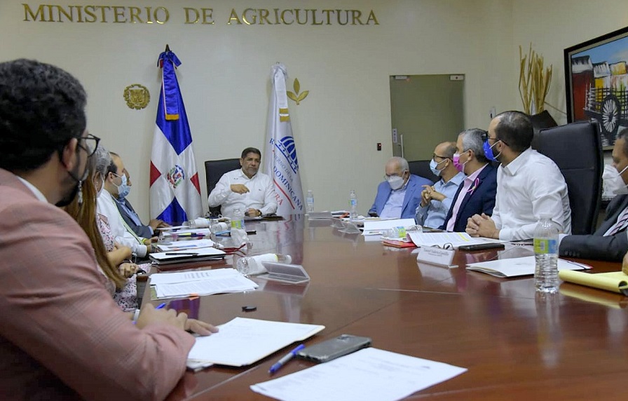 Limber Cruz dirige encuentro Comisión para las Importaciones Agropecuarias.