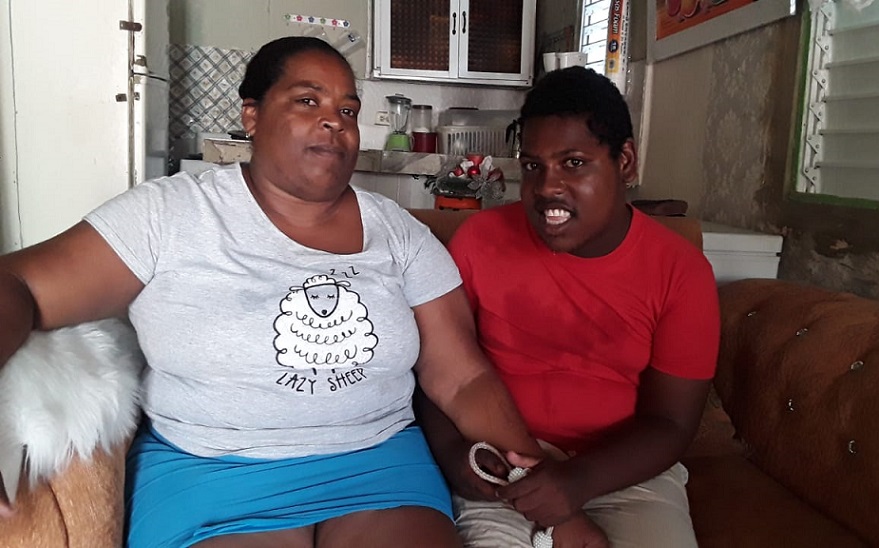 Madre pide ayuda para comprar medicamentos de su hijo con síndrome de Lennox.