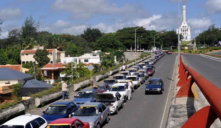 Transportistas públicos de Santiago piden diálogo con el Gobierno.