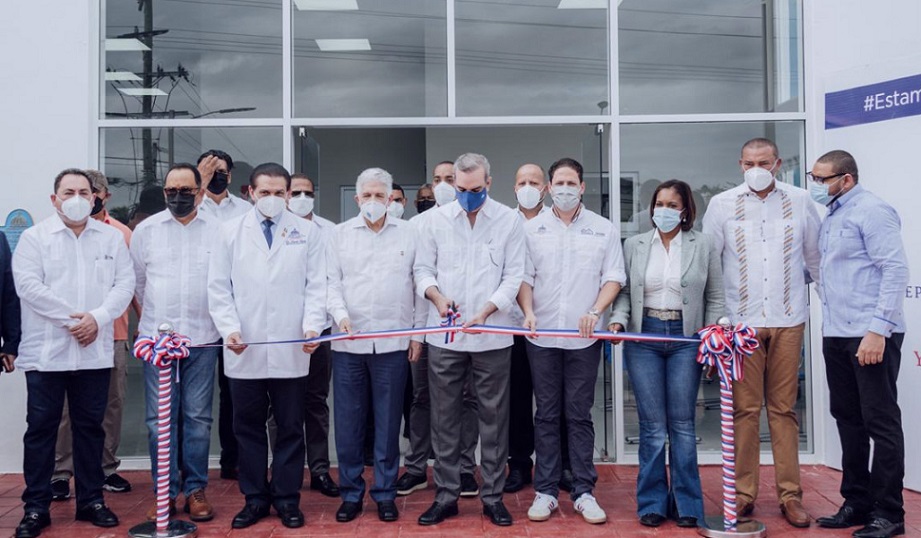 Luis Abinader inaugura Centro de Diagnóstico en El Seibo.