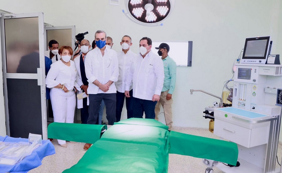 Presidente entrega hospital remozado en Bahoruco.