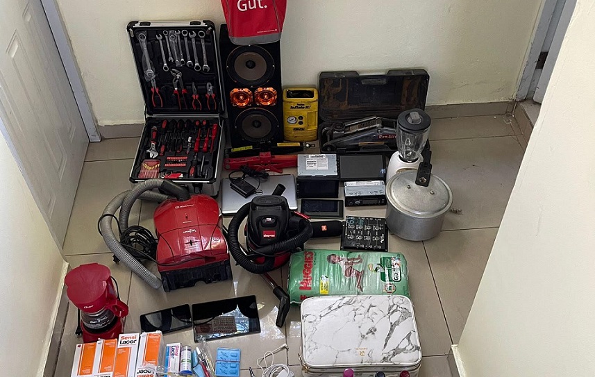 Policía recupera artículos robados por ladrón en La Romana.