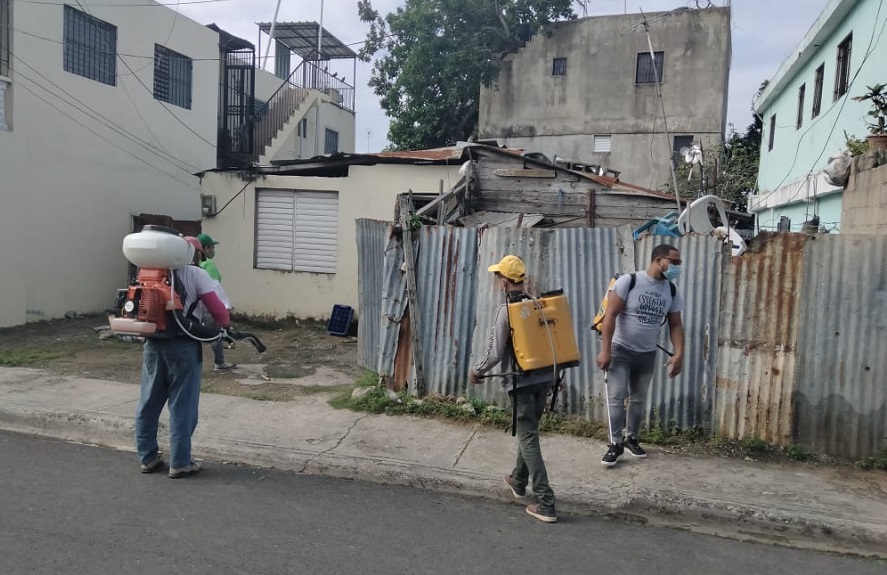 Realizan jornada de fumigación en provincia Santo Domingo.