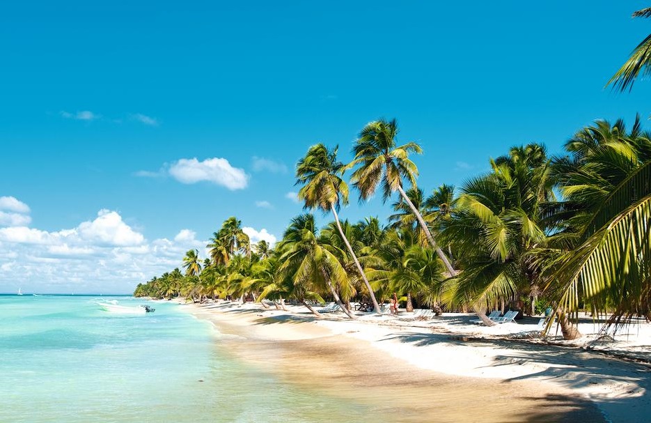 Clima agradable en playa de la República Dominicana.