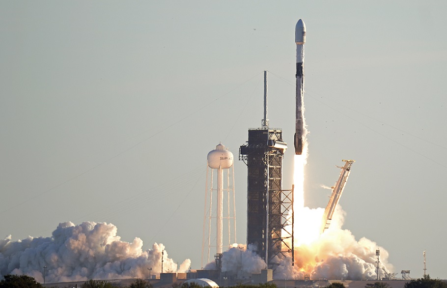 SpaceX pone órbita 53 satélites.