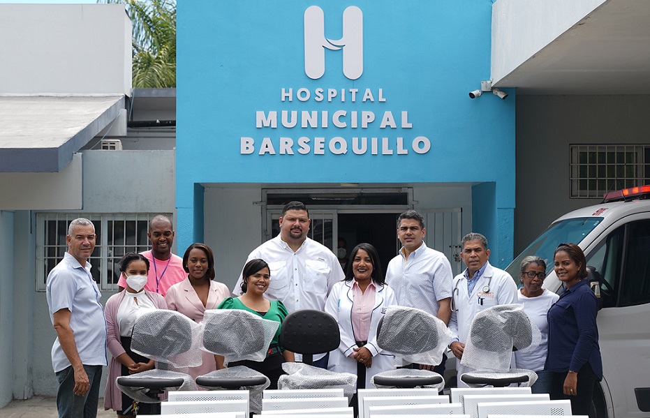 Refidomsa dona equipos médicos a Hospital de Barsequillo.
