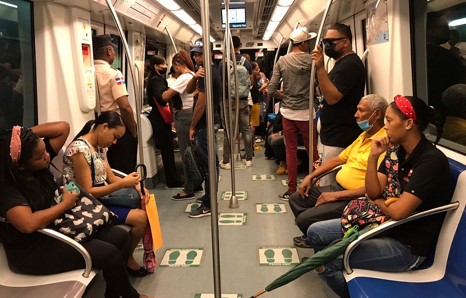 Metro y Teleférico con nuevo horario por feriado Día del Trabajador.