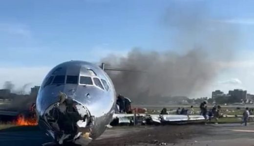 Avión incendiado de aerolínea dominicana RED Air en Miami, Estados Unidos.
