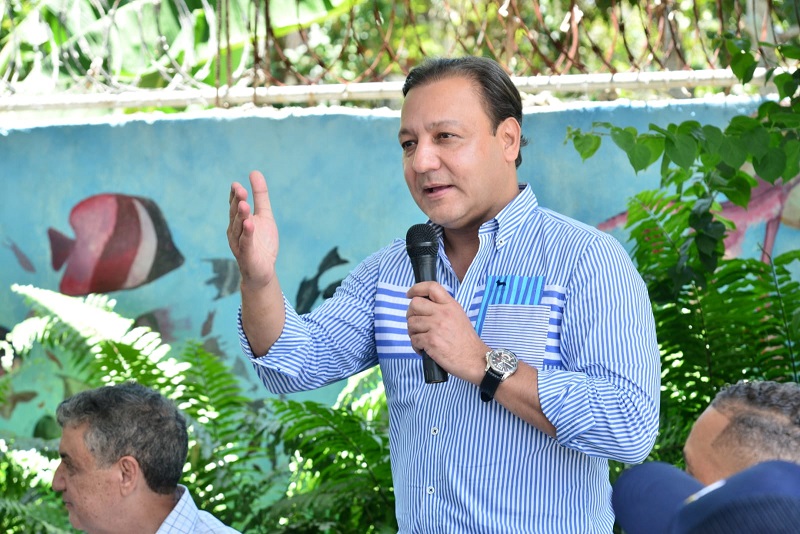 Abel Martínez reitera compromiso con su candidatura presidencial.