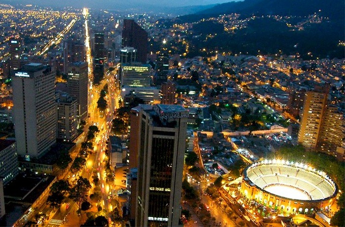 Arajet abre nueva ruta hacia Bogotá y Medellín.