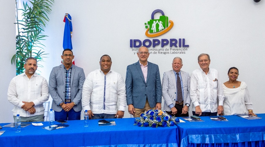 IDOPPRIL se reúne con sector tabacalero de Santiago.