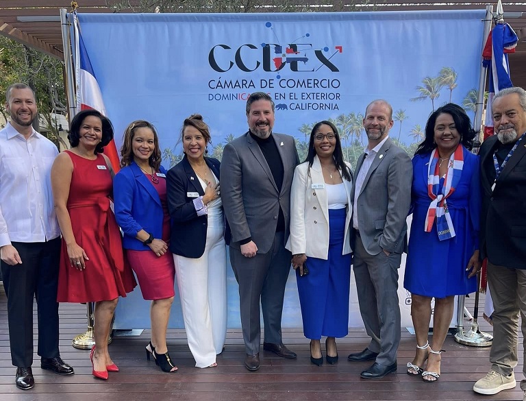 Dominicanas crean CCDEX en California.