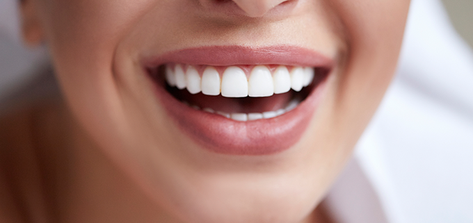 Odontólogo destaca importancia procedimientos para el bienestar emocional de las personas.